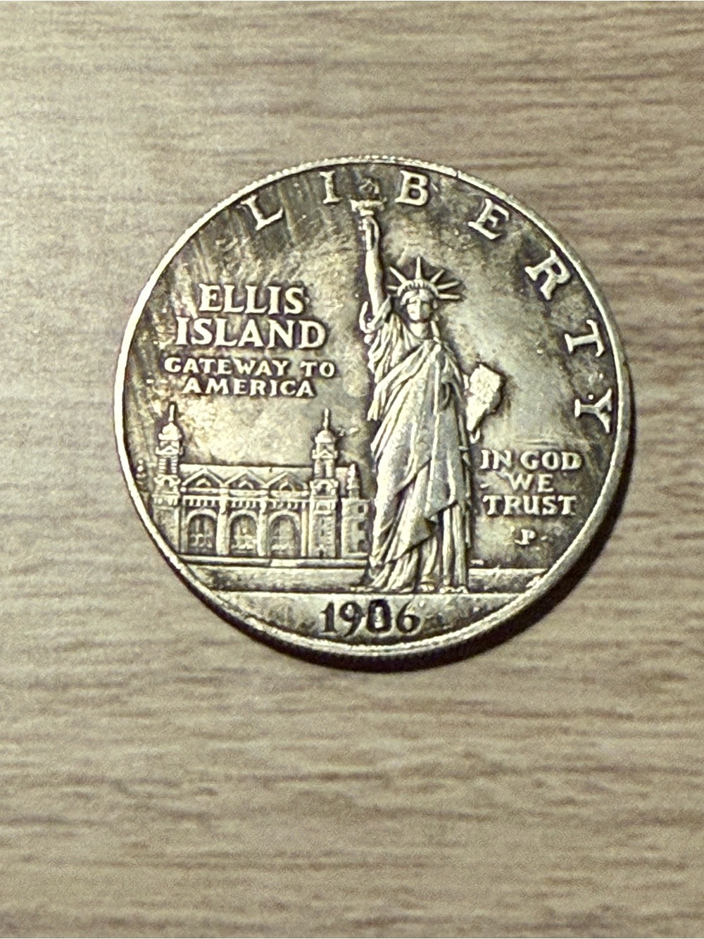 Ellis Island Commemorative Liberty Silver Coin